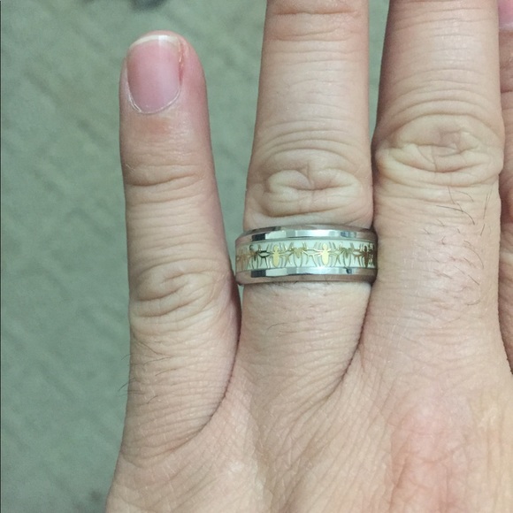 Glow in The Dark Gold Spiderman Ring - Picture 6 of 6